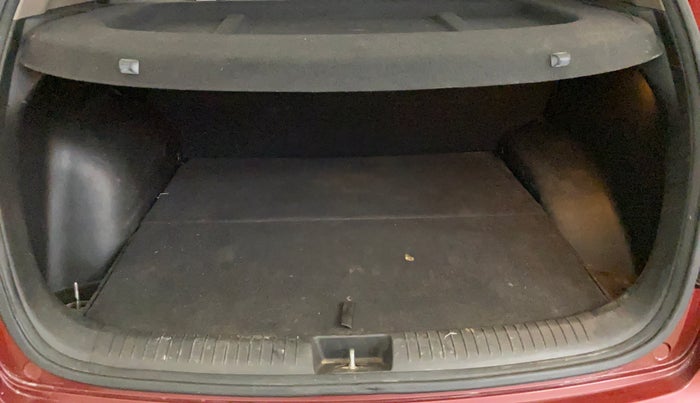 2016 Hyundai Creta SX PLUS 1.6 PETROL, Petrol, Manual, 83,823 km, Boot Inside