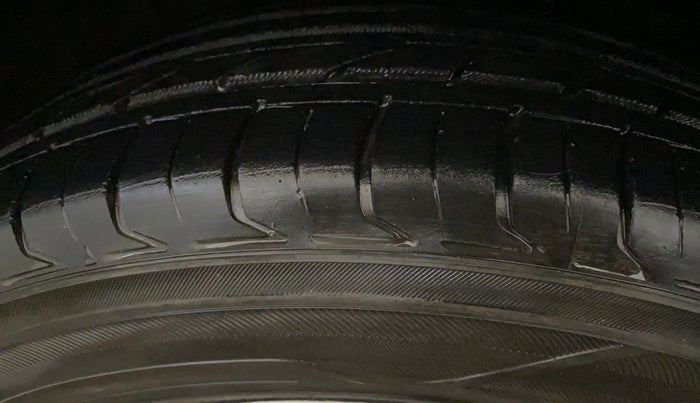 2016 Hyundai Creta SX PLUS 1.6 PETROL, Petrol, Manual, 83,823 km, Left Front Tyre Tread