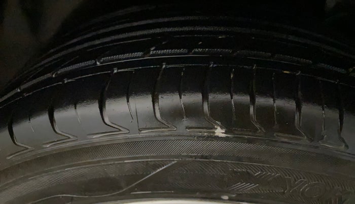 2016 Hyundai Creta SX PLUS 1.6 PETROL, Petrol, Manual, 83,823 km, Left Rear Tyre Tread