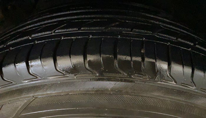 2016 Hyundai Creta SX PLUS 1.6 PETROL, Petrol, Manual, 83,823 km, Right Rear Tyre Tread