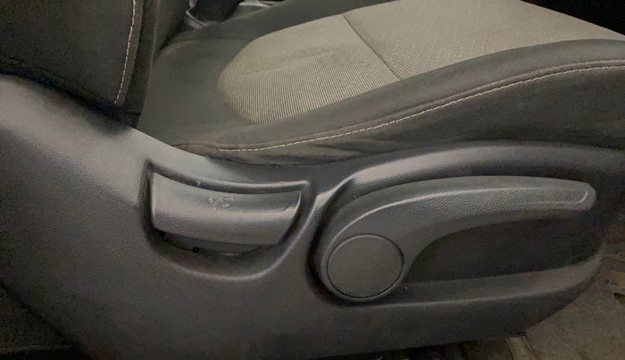 2016 Hyundai Creta SX PLUS 1.6 PETROL, Petrol, Manual, 83,823 km, Driver Side Adjustment Panel