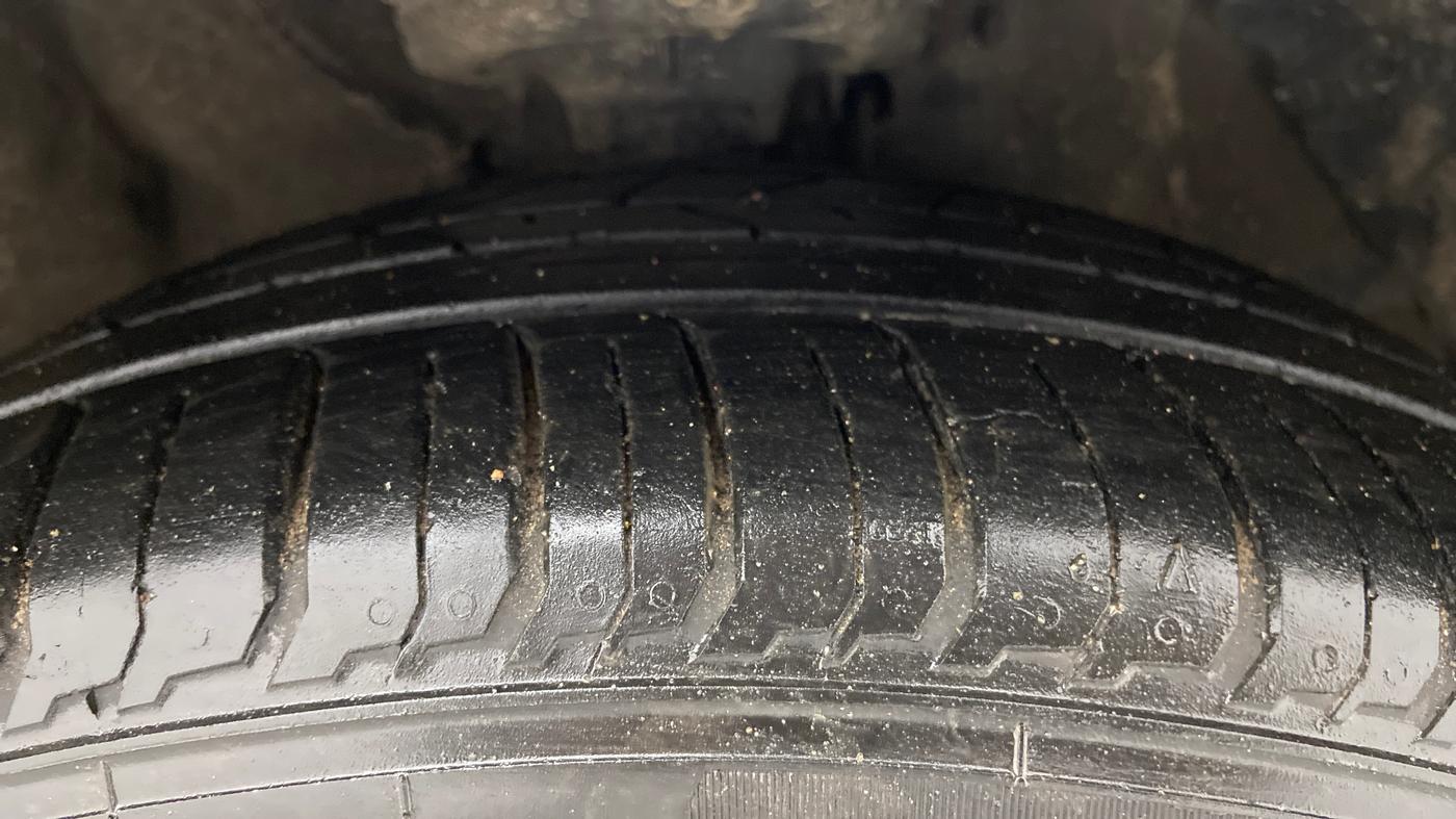 2016 Hyundai Verna 1.6 VTVT SX AT, Petrol, Automatic, 89,098 km, Right Front Tyre Tread