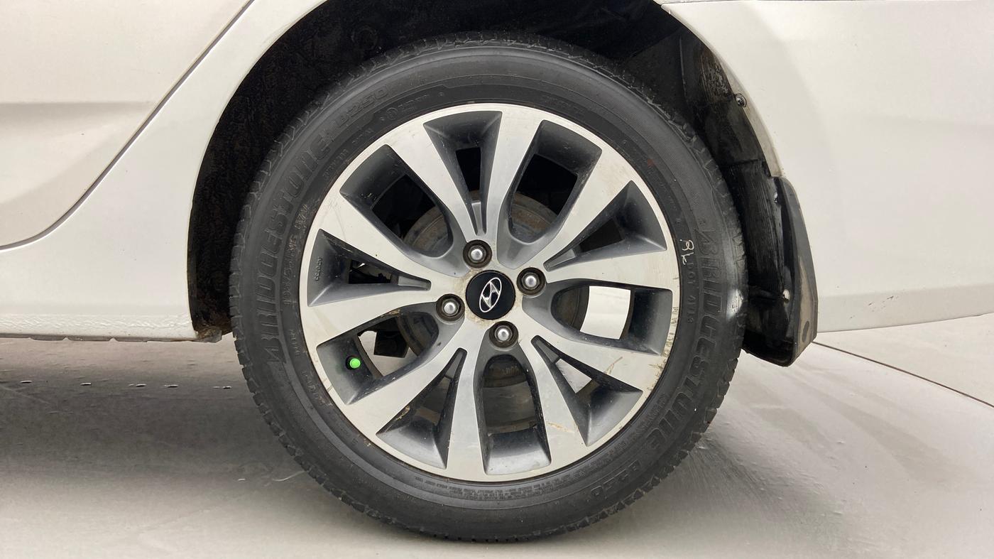 2016 Hyundai Verna 1.6 VTVT SX AT, Petrol, Automatic, 89,098 km, Left Rear Wheel