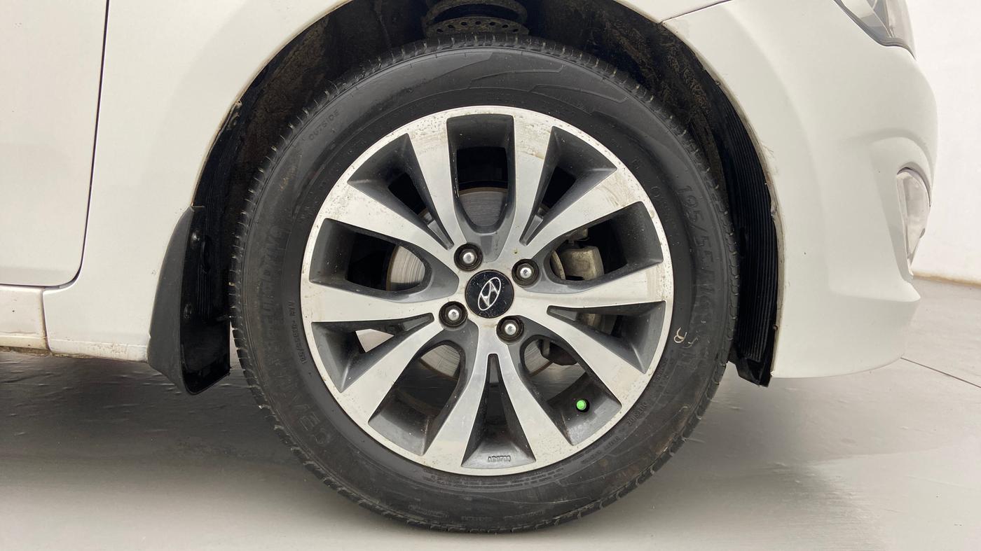 2016 Hyundai Verna 1.6 VTVT SX AT, Petrol, Automatic, 89,098 km, Right Front Wheel