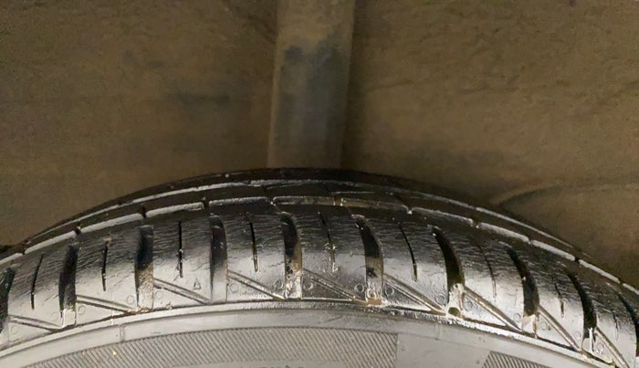 2018 Hyundai NEW SANTRO SPORTZ CNG, CNG, Manual, 33,879 km, Right Rear Tyre Tread