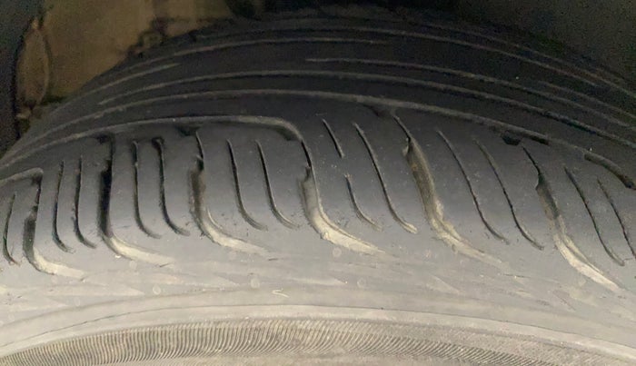 2018 Volkswagen Vento HIGHLINE DIESEL 1.5, Diesel, Manual, 97,010 km, Right Front Tyre Tread