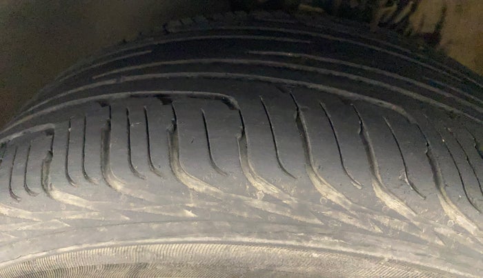 2018 Volkswagen Vento HIGHLINE DIESEL 1.5, Diesel, Manual, 97,010 km, Left Front Tyre Tread