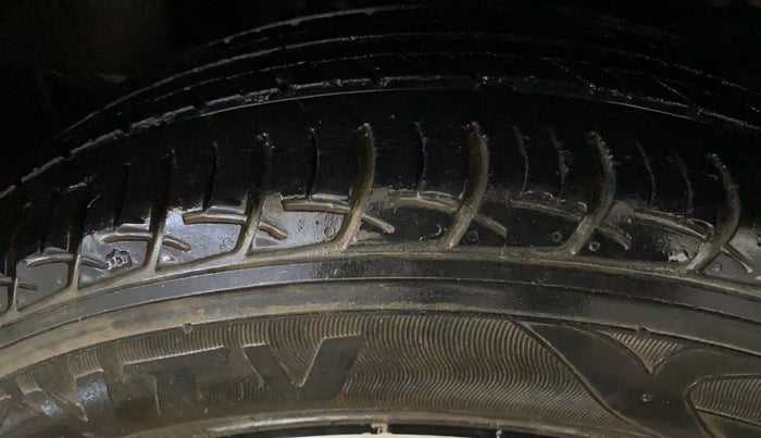 2017 Maruti Dzire ZXI PLUS AMT, Petrol, Automatic, 1,22,322 km, Right Rear Tyre Tread