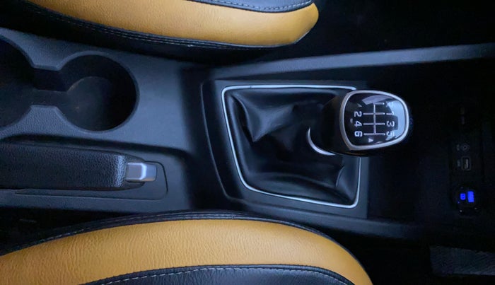 2018 Hyundai Elite i20 ASTA 1.4 CRDI, Diesel, Manual, 1,18,645 km, Gear Lever