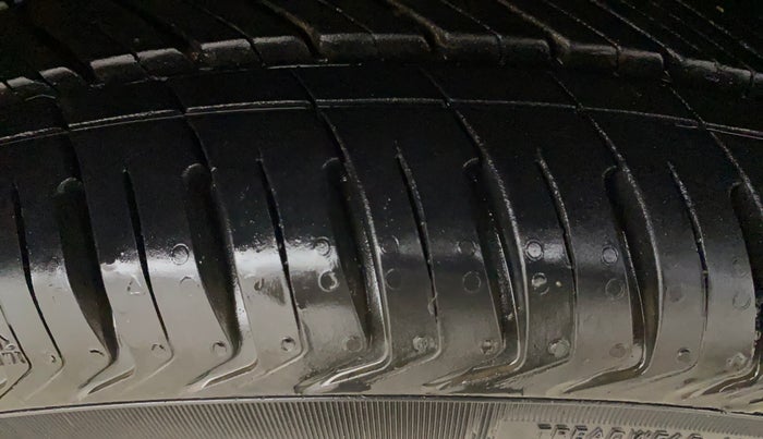 2018 Hyundai Elite i20 ASTA 1.4 CRDI, Diesel, Manual, 1,18,645 km, Right Front Tyre Tread