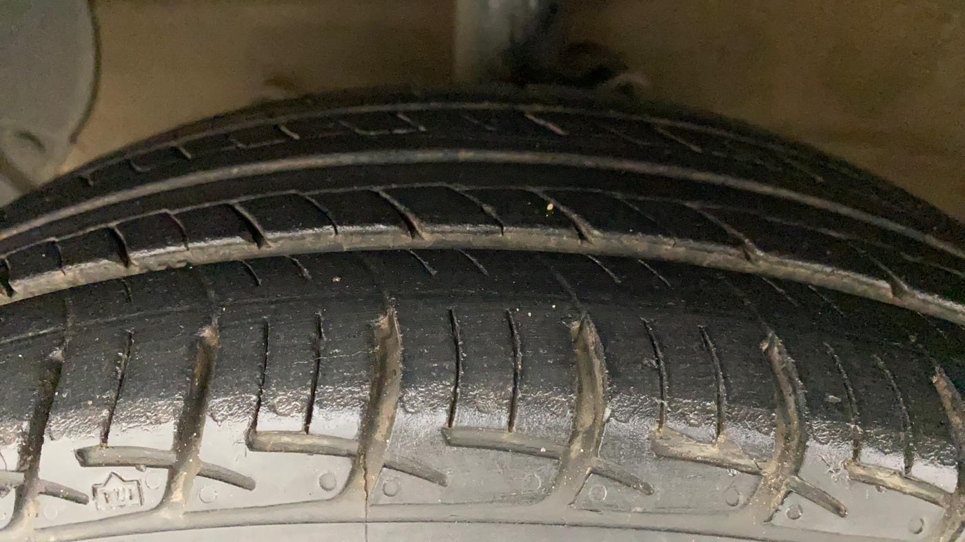2015 Hyundai Grand i10 ASTA AT 1.2 KAPPA VTVT, Petrol, Automatic, 60,942 km, Left Front Tyre Tread