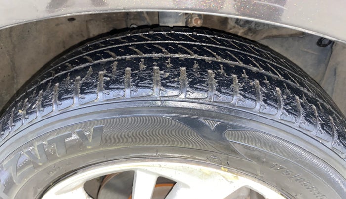 2016 Honda Jazz 1.2L I-VTEC V AT, Petrol, Automatic, 49,345 km, Right Front Tyre Tread