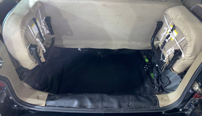 2022 Mahindra BOLERO NEO N10 R, Diesel, Manual, 60,038 km, Boot Inside