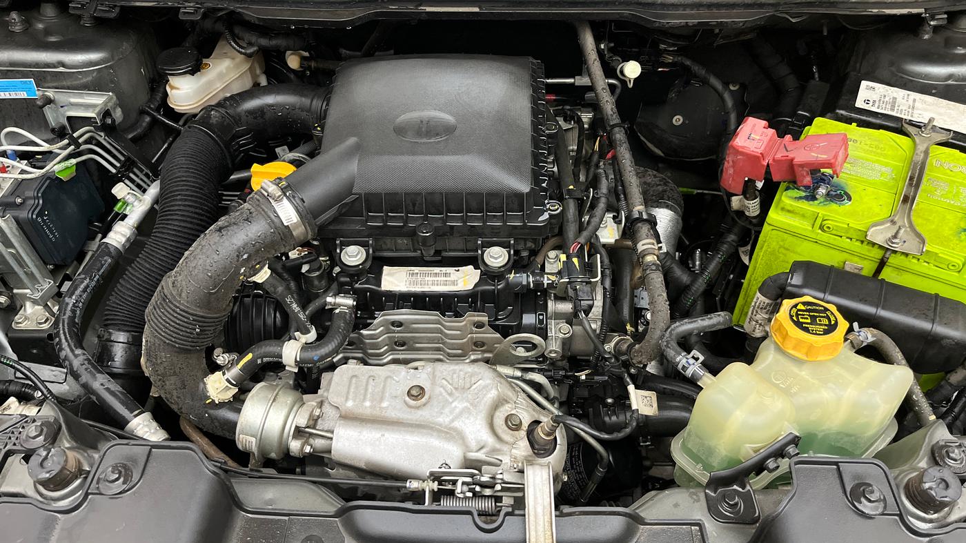 2025 Tata Curvv Pure Plus 1.2 Petrol 7DCA, Petrol, Automatic, 10,215 km, Engine View