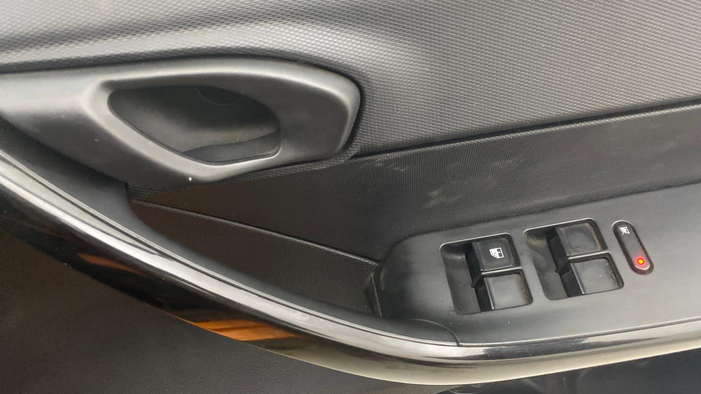 2019 Tata TIAGO NRG PETROL AMT, Petrol, Automatic, 55,602 km, Driver Side Door Panels Control