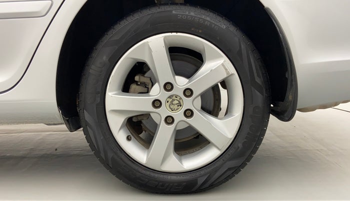 2012 Skoda Laura AMBIENTE 2.0 TDI CR AT, Diesel, Automatic, 1,04,705 km, Left Rear Wheel