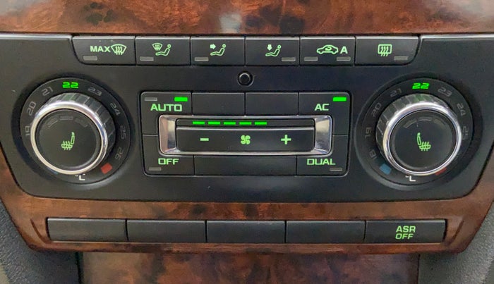2012 Skoda Laura AMBIENTE 2.0 TDI CR AT, Diesel, Automatic, 1,04,705 km, Automatic Climate Control