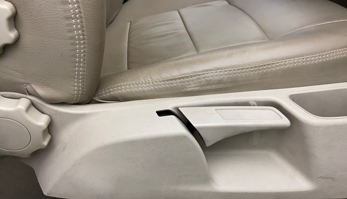 2012 Skoda Laura AMBIENTE 2.0 TDI CR AT, Diesel, Automatic, 1,04,705 km, Driver Side Adjustment Panel