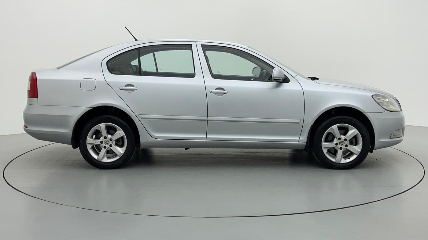 2012 Skoda Laura AMBIENTE 2.0 TDI CR AT, Diesel, Automatic, 1,04,705 km, Right Side View