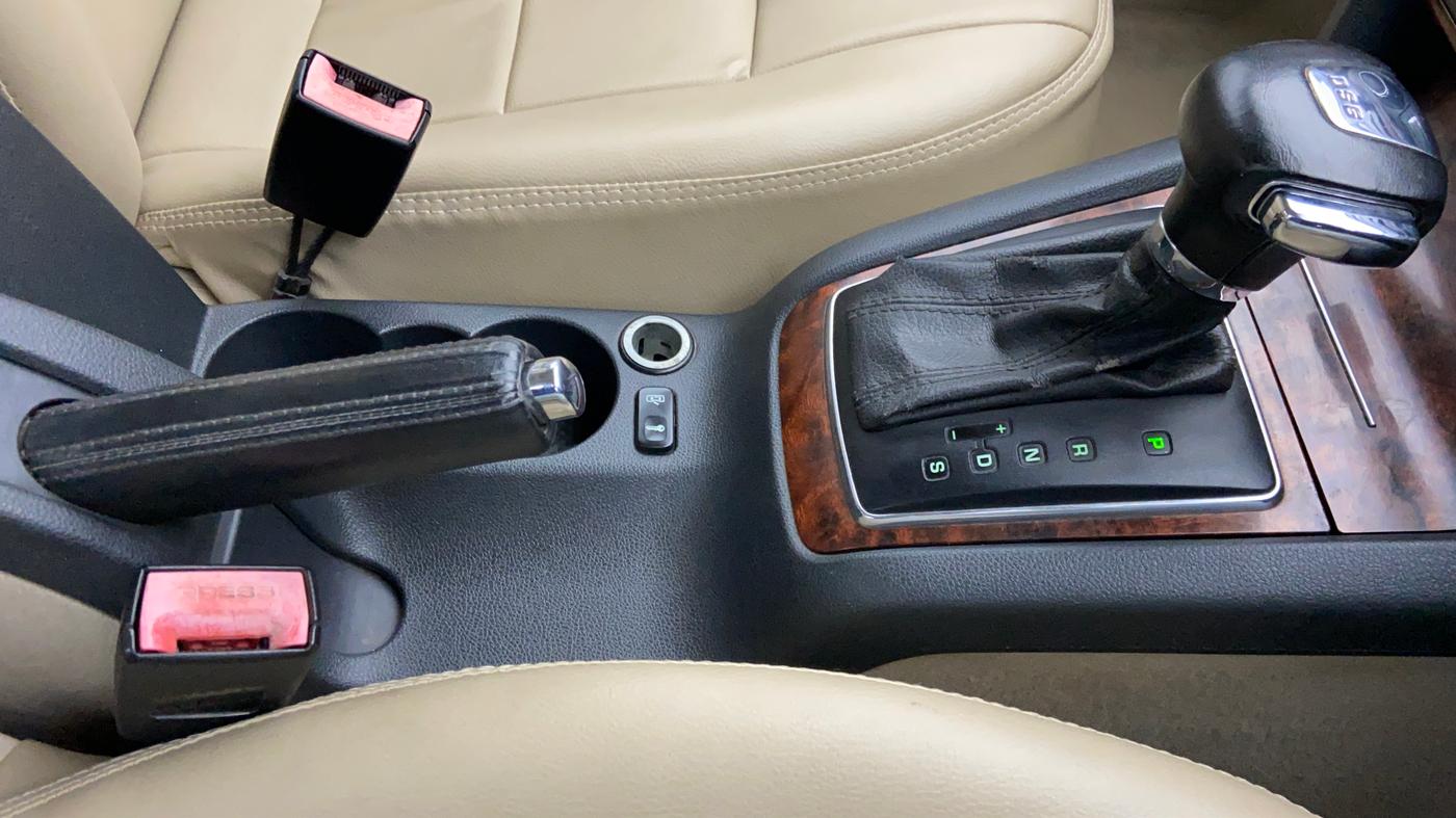 2012 Skoda Laura AMBIENTE 2.0 TDI CR AT, Diesel, Automatic, 1,04,705 km, Gear Lever