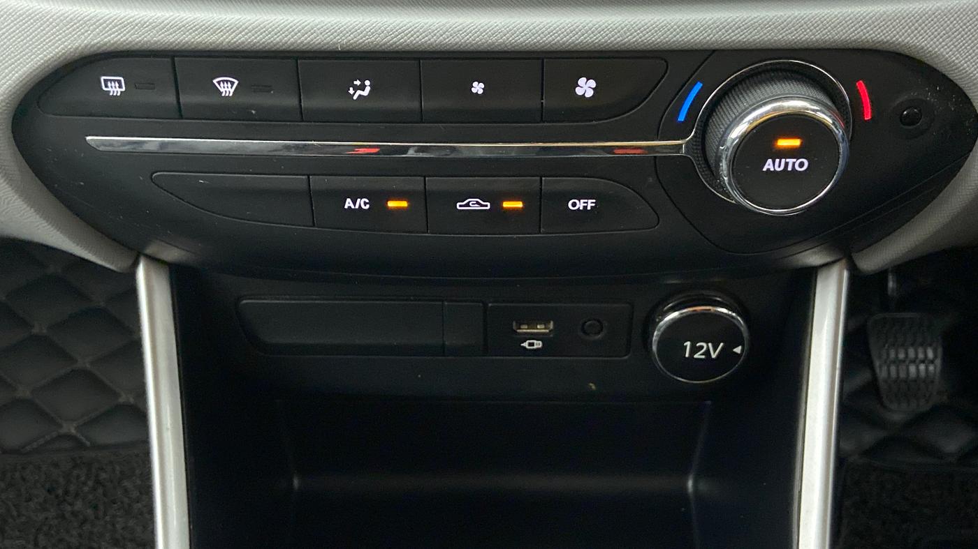 2020 Tata ALTROZ XZ 1.2, Petrol, Manual, 17,185 km, Automatic Climate Control