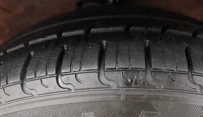 2017 Maruti Celerio VXI CNG OPT, CNG, Manual, 90,670 km, Right Front Tyre Tread