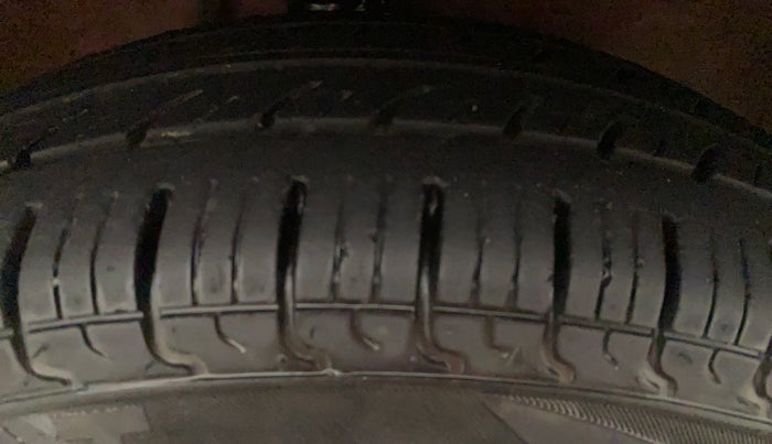 2014 Maruti Alto 800 LXI CNG, CNG, Manual, 49,941 km, Left Rear Tyre Tread