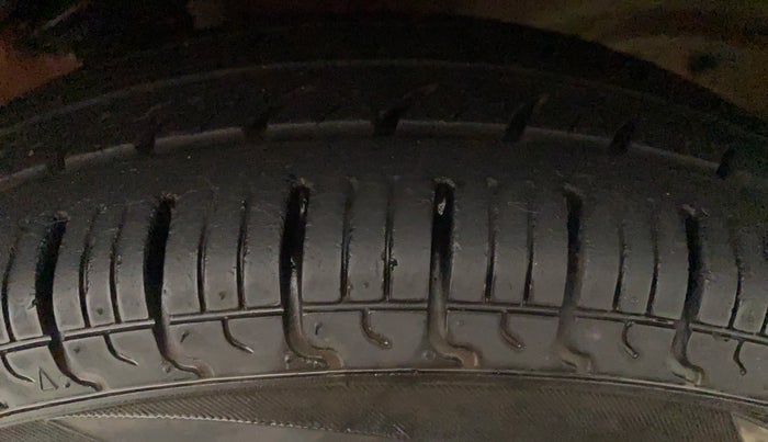 2014 Maruti Alto 800 LXI CNG, CNG, Manual, 49,941 km, Left Front Tyre Tread