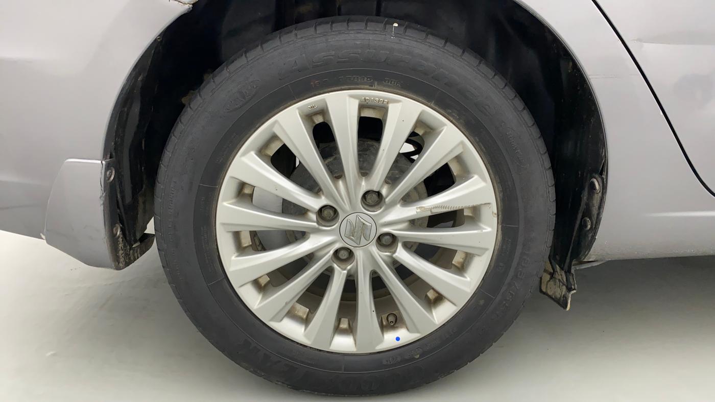 2014 Maruti Ciaz ZXI, CNG, Manual, 57,645 km, Right Rear Wheel