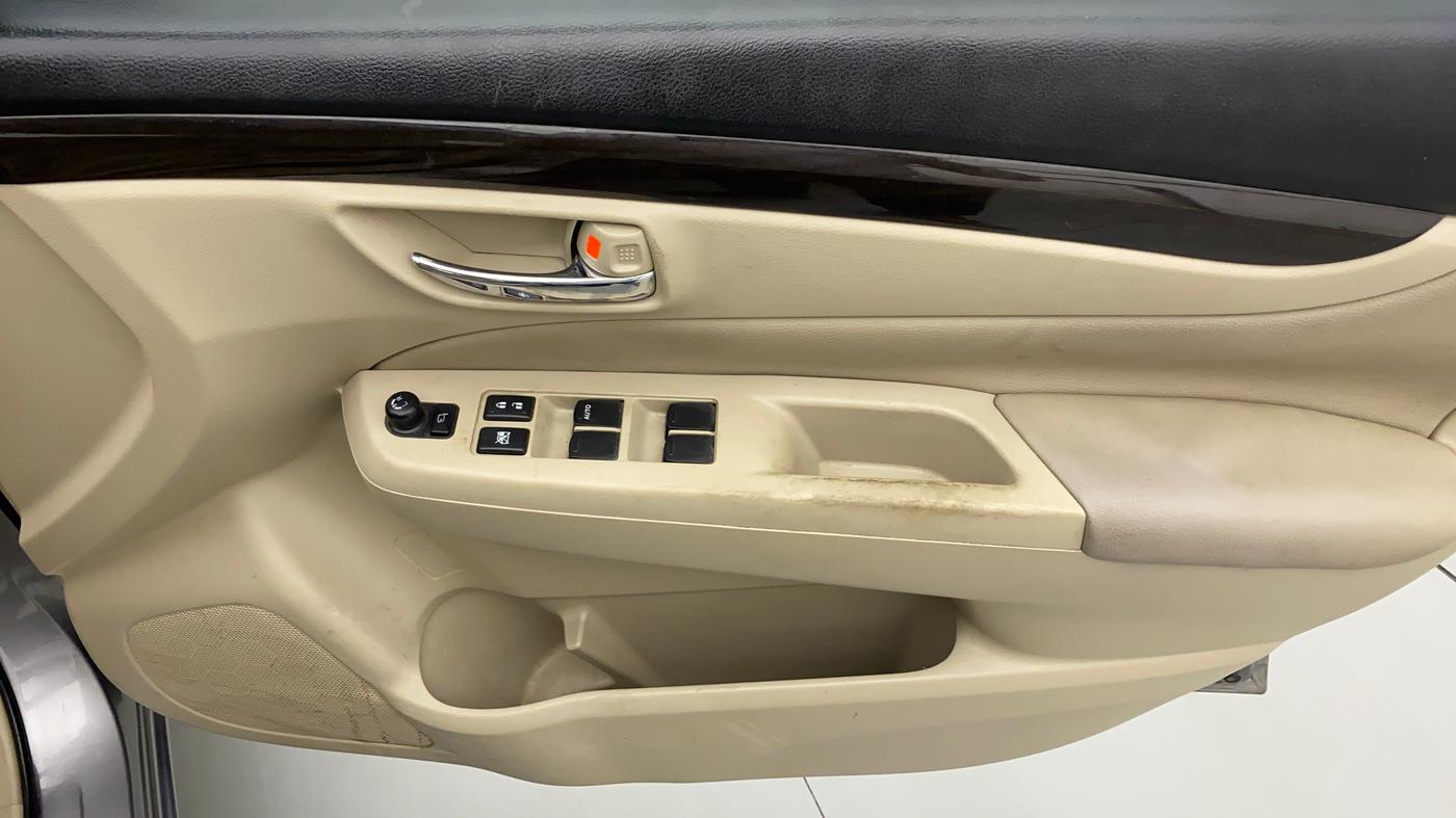 2014 Maruti Ciaz ZXI, CNG, Manual, 57,645 km, Driver Side Door Panels Control
