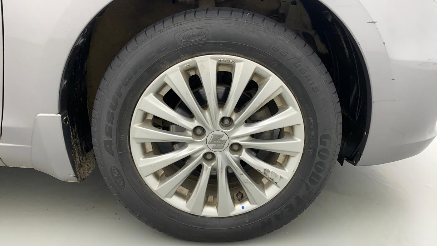2014 Maruti Ciaz ZXI, CNG, Manual, 57,645 km, Right Front Wheel