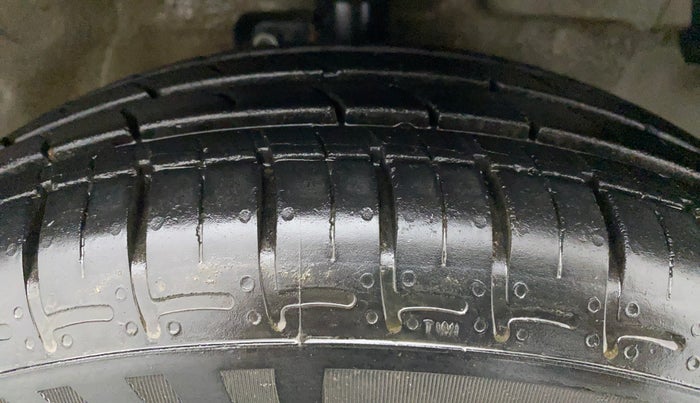 2014 Maruti Celerio VXI AMT, Petrol, Automatic, 36,540 km, Right Front Tyre Tread