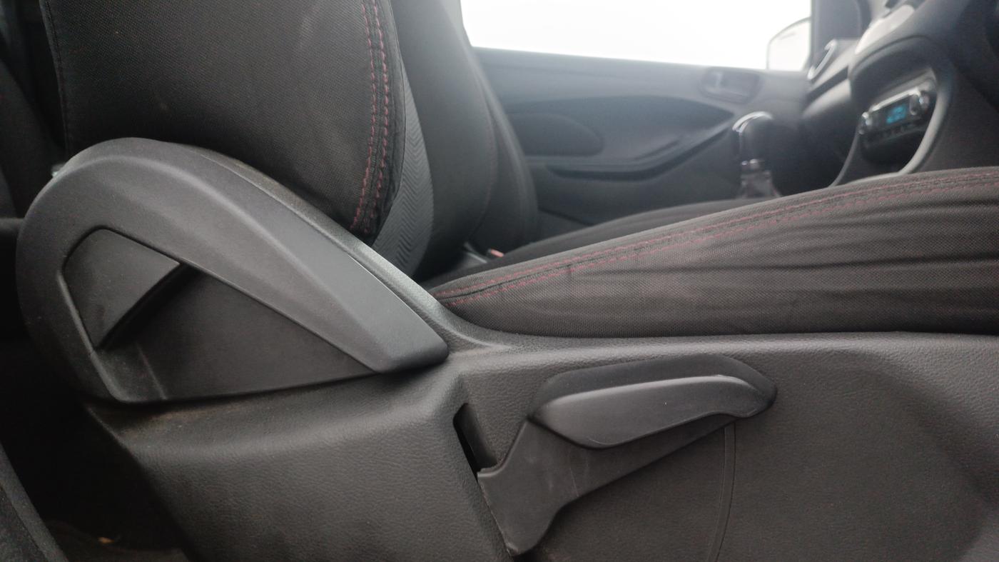 2018 Ford New Figo TITANIUM 1.2 PETROL MT, Petrol, Manual, 54,337 km, Driver Side Adjustment Panel