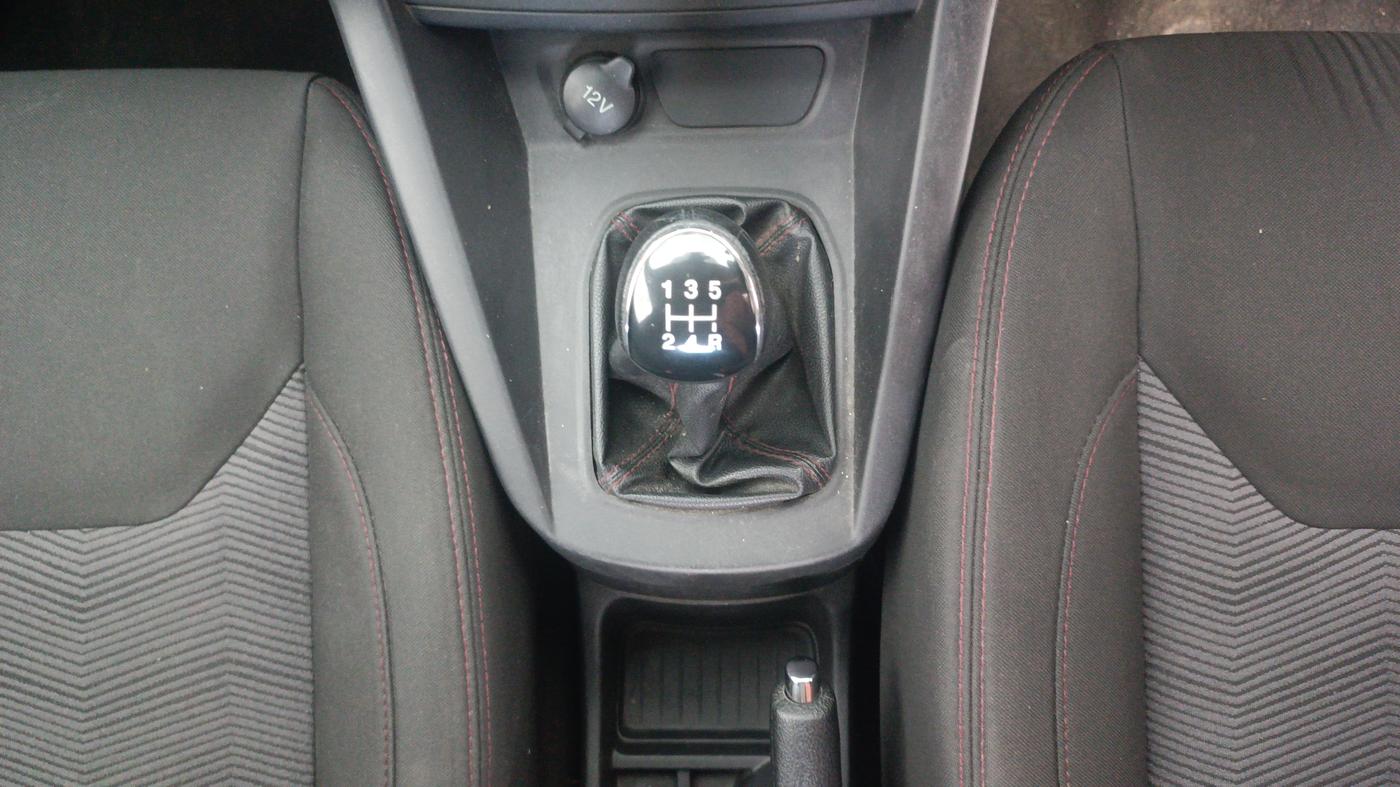 2018 Ford New Figo TITANIUM 1.2 PETROL MT, Petrol, Manual, 54,337 km, Gear Lever