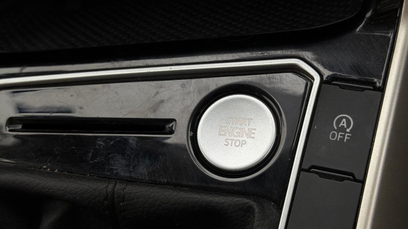 2024 Volkswagen VIRTUS Topline 1.0 TSI MT (Electric Seats), Petrol, Manual, 7,958 km, Keyless Start/ Stop Button