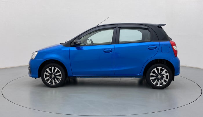 2017 Toyota Etios Liva VX DUAL TONE, Petrol, Manual, 22,525 km, Left Side