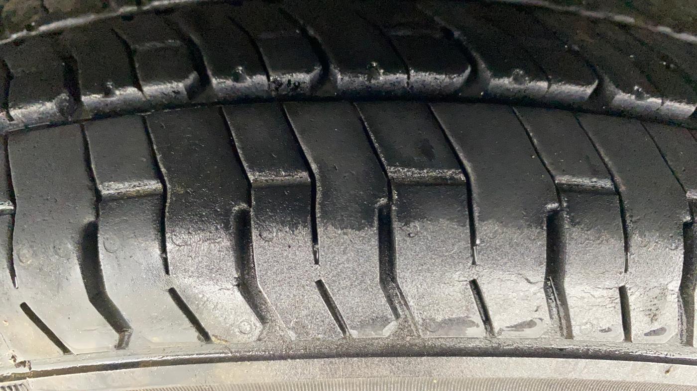 2016 Hyundai i10 MAGNA 1.1, Petrol, Manual, 60,445 km, Left Front Tyre Tread