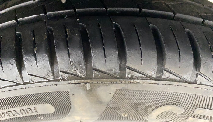 2016 Hyundai i10 MAGNA 1.1, Petrol, Manual, 60,445 km, Left Rear Tyre Tread