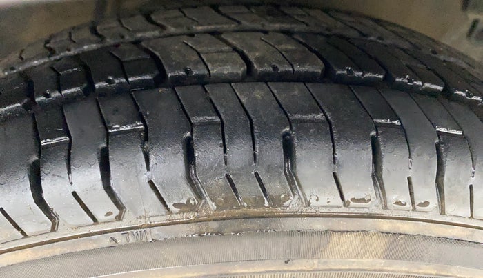 2016 Hyundai i10 MAGNA 1.1, Petrol, Manual, 60,445 km, Right Front Tyre Tread