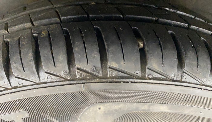 2016 Hyundai i10 MAGNA 1.1, Petrol, Manual, 60,445 km, Right Rear Tyre Tread