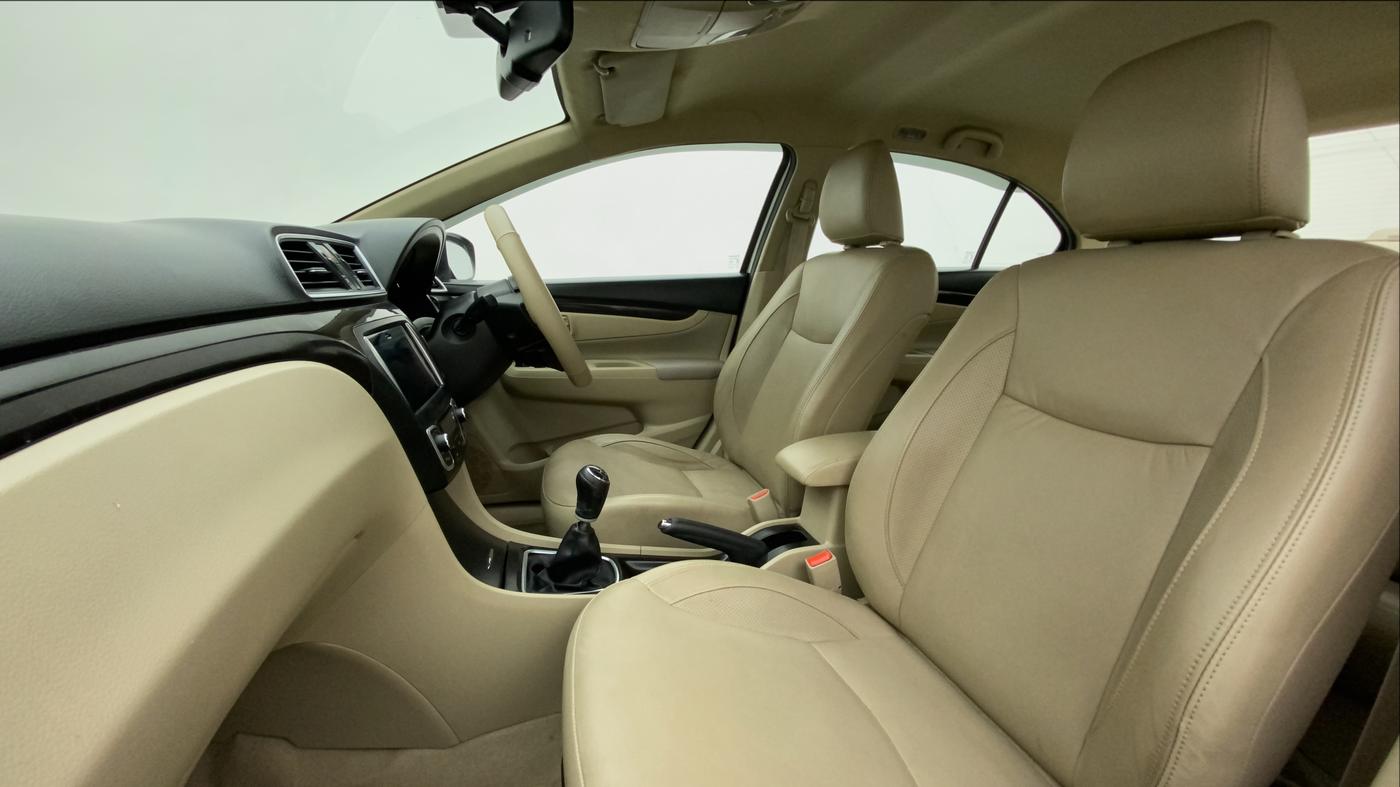 2017 Maruti Ciaz ALPHA 1.4 PETROL, Petrol, Manual, 45,947 km, Right Side Front Door Cabin