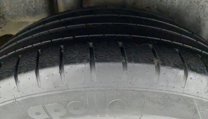 2017 Maruti Ciaz ALPHA 1.4 PETROL, Petrol, Manual, 45,947 km, Right Rear Tyre Tread