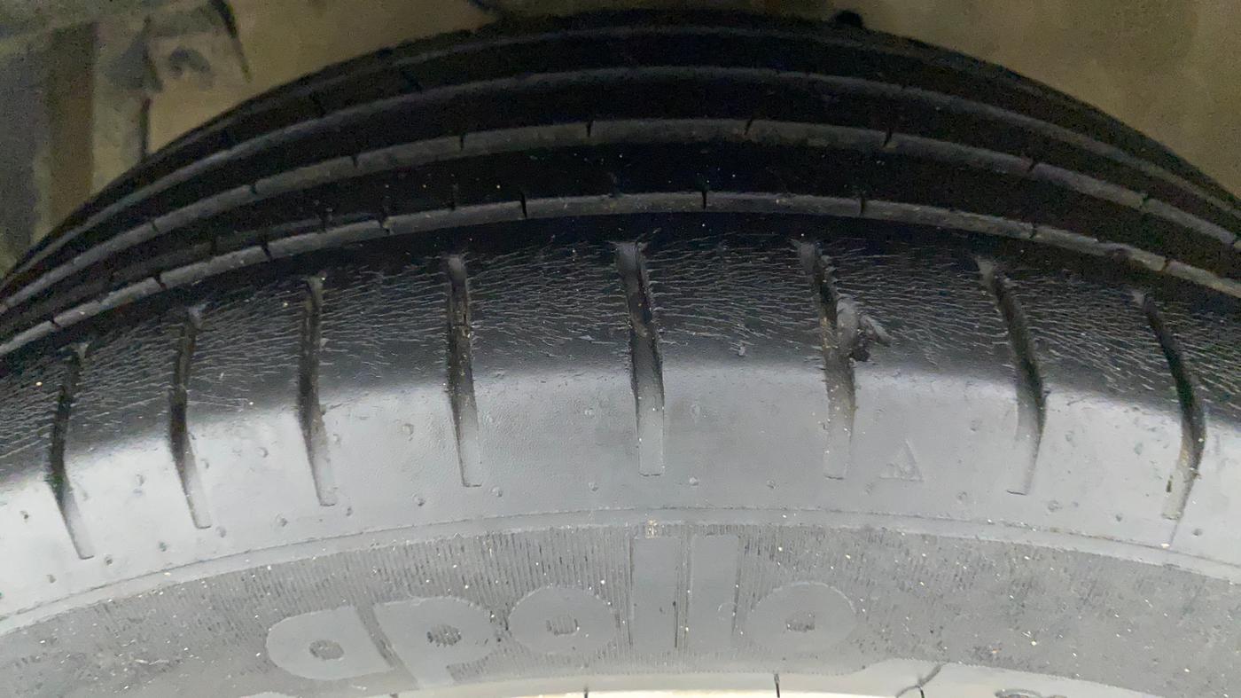 2017 Maruti Ciaz ALPHA 1.4 PETROL, Petrol, Manual, 45,947 km, Left Front Tyre Tread