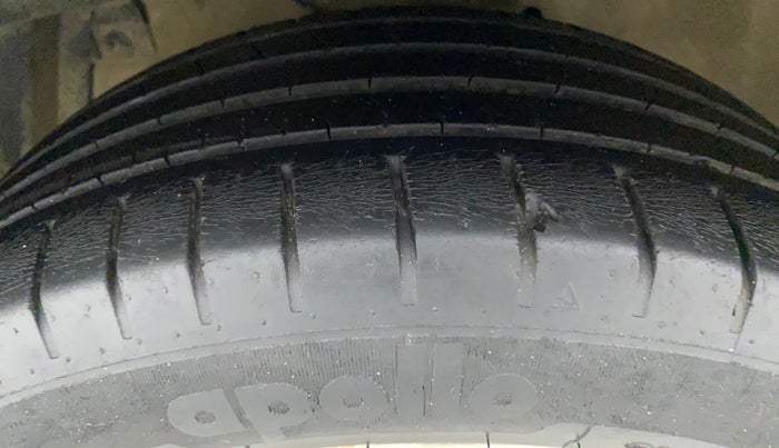 2017 Maruti Ciaz ALPHA 1.4 PETROL, Petrol, Manual, 45,947 km, Left Front Tyre Tread