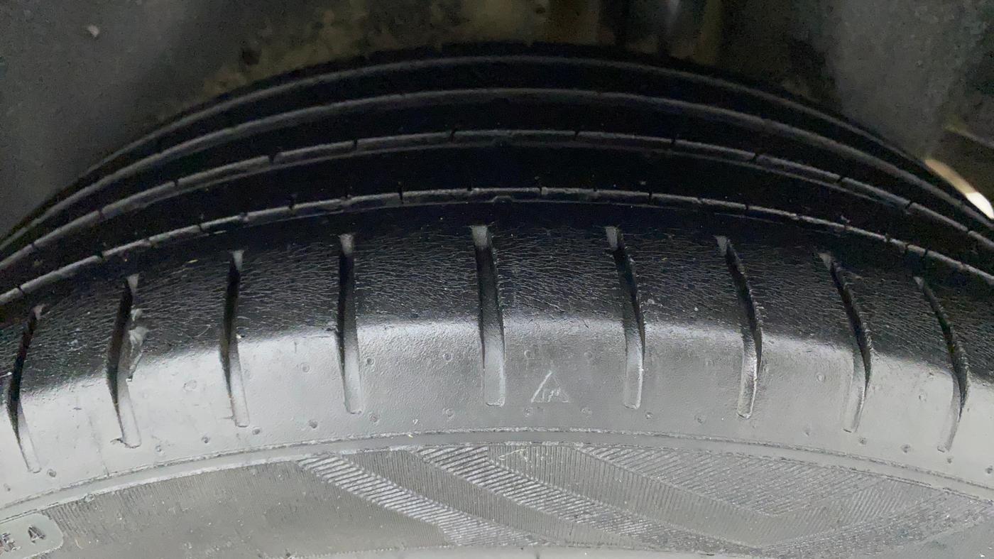 2017 Maruti Ciaz ALPHA 1.4 PETROL, Petrol, Manual, 45,947 km, Left Rear Tyre Tread
