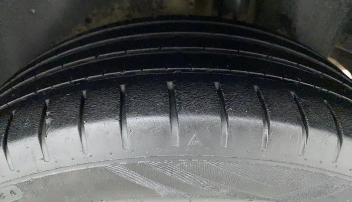 2017 Maruti Ciaz ALPHA 1.4 PETROL, Petrol, Manual, 45,947 km, Left Rear Tyre Tread