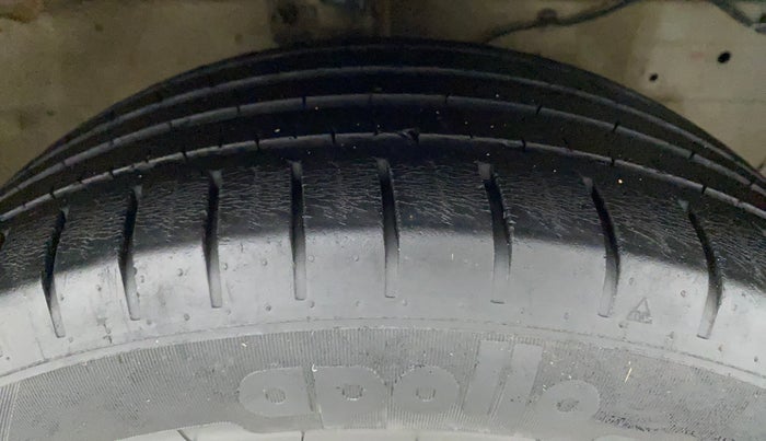 2017 Maruti Ciaz ALPHA 1.4 PETROL, Petrol, Manual, 45,947 km, Right Front Tyre Tread