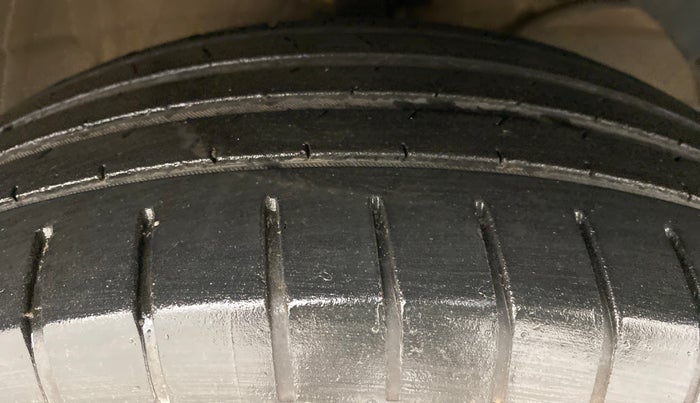 2019 Maruti Swift ZXI, Petrol, Manual, 42,449 km, Right Front Tyre Tread