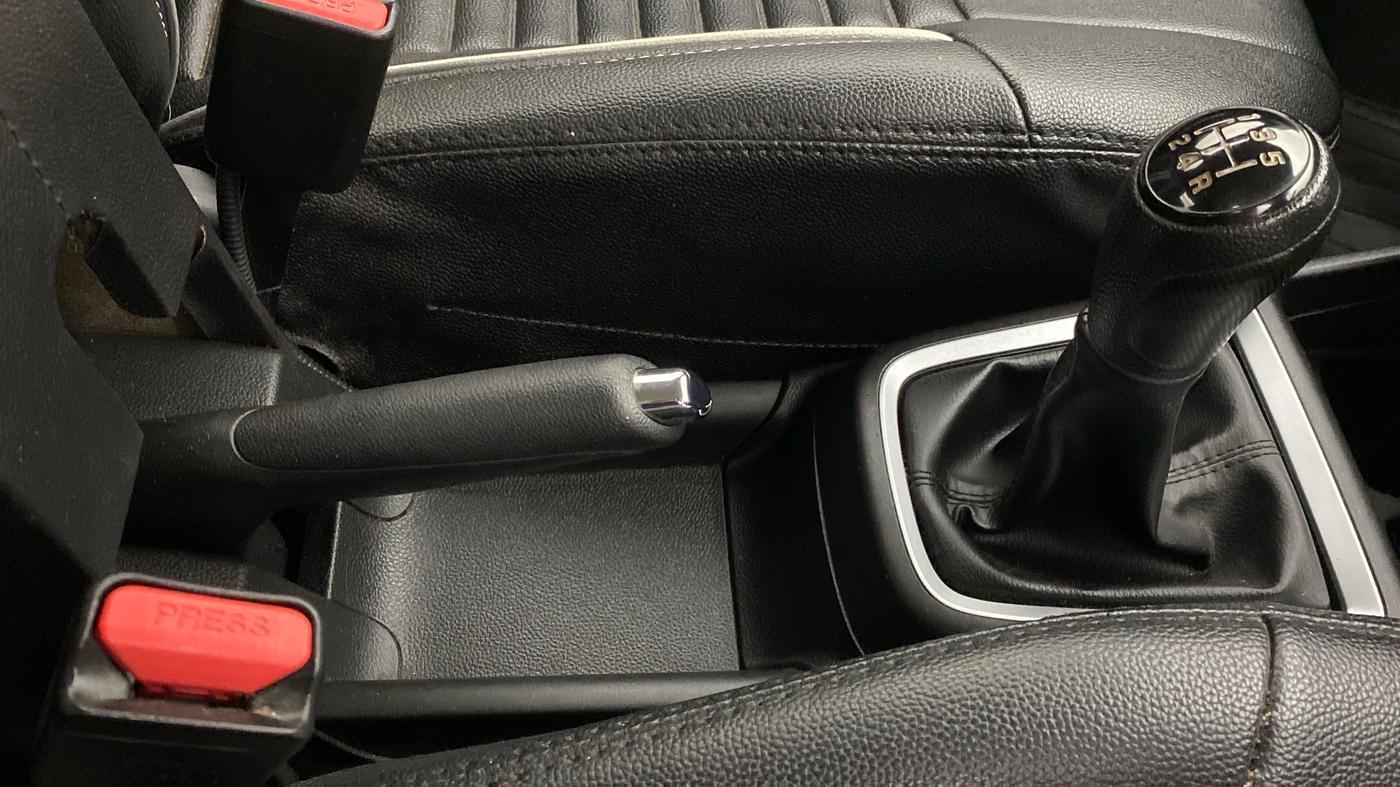 2019 Maruti Swift ZXI, Petrol, Manual, 42,449 km, Gear Lever