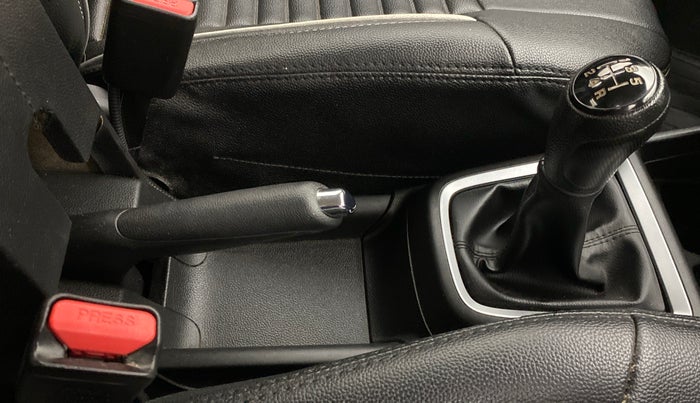 2019 Maruti Swift ZXI, Petrol, Manual, 42,449 km, Gear Lever